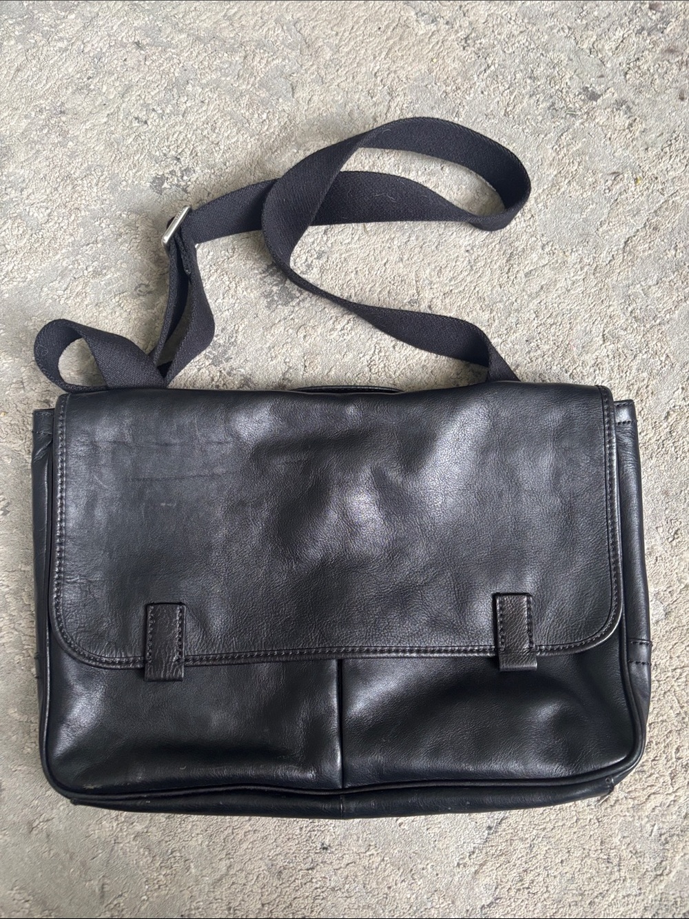 Fossil Black Leather Messenger Bag with Adjustable Strap